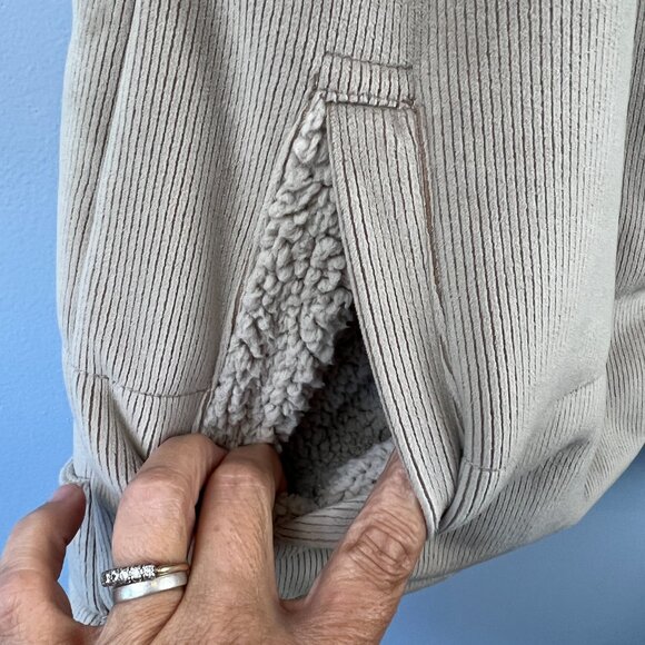 Dylan Sherpa Lined Tan Vest with Pockets Size S - Picture 3 of 7